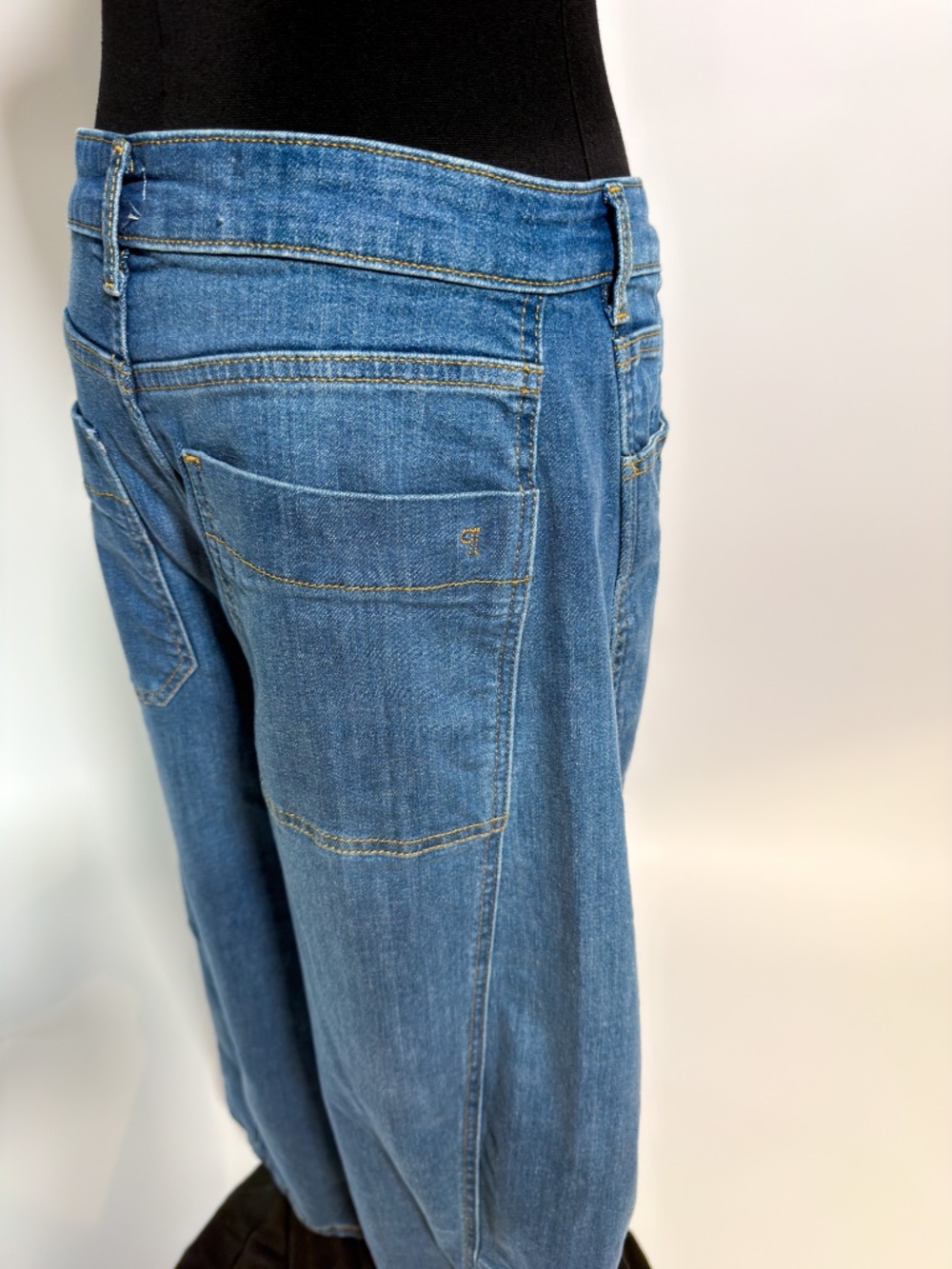 Pilcro Barrel Jeans - Size 28 |EUC - Picture 4 of 5